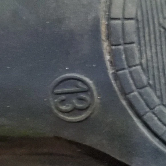 Kids black heels size 13 - Picture 3 of 3